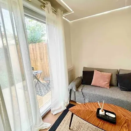 Apartment Garden In Toulouse